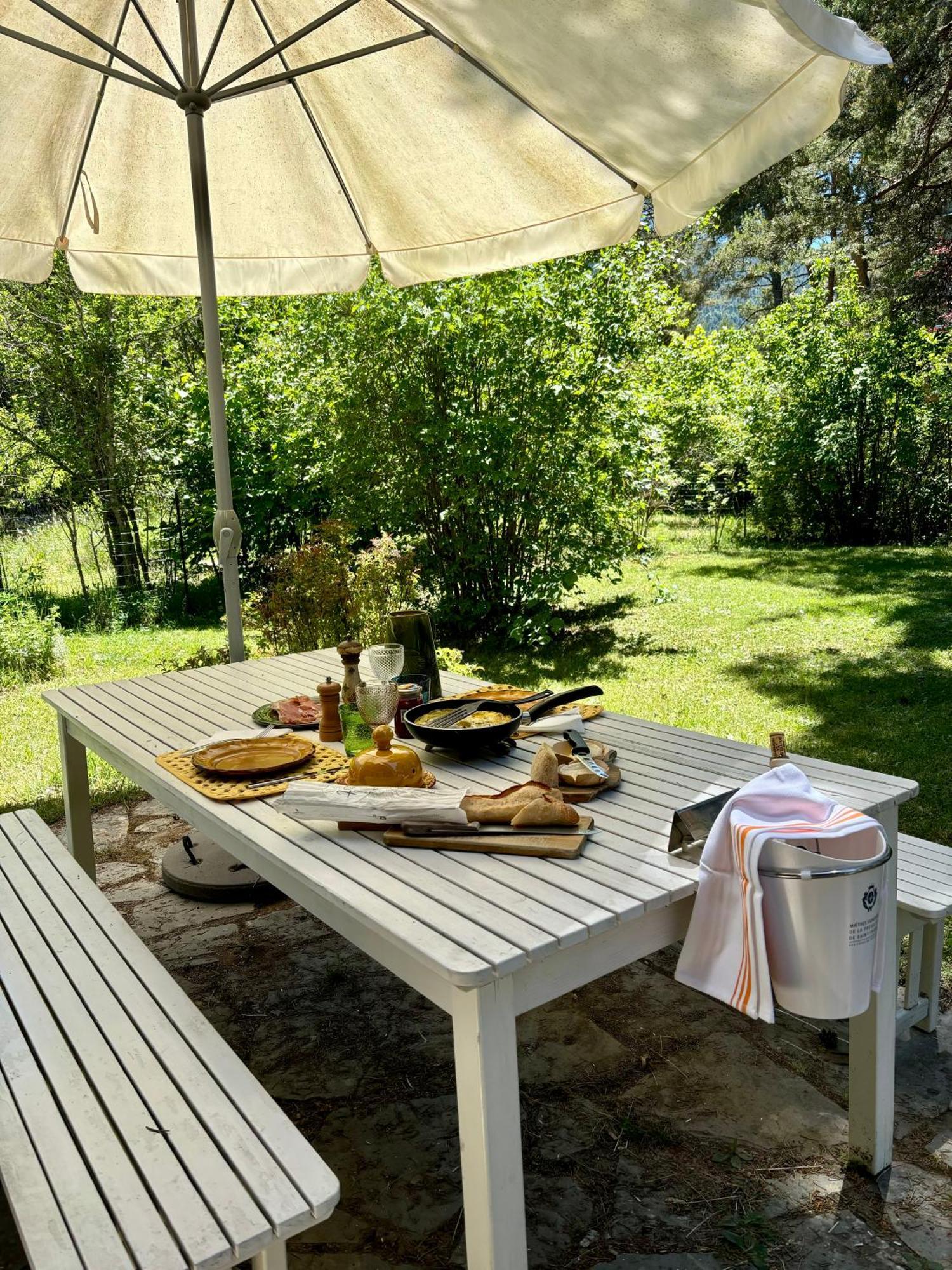 Large Riverside Chalet Near Gorges Du Verdon La Bastide  外观 照片